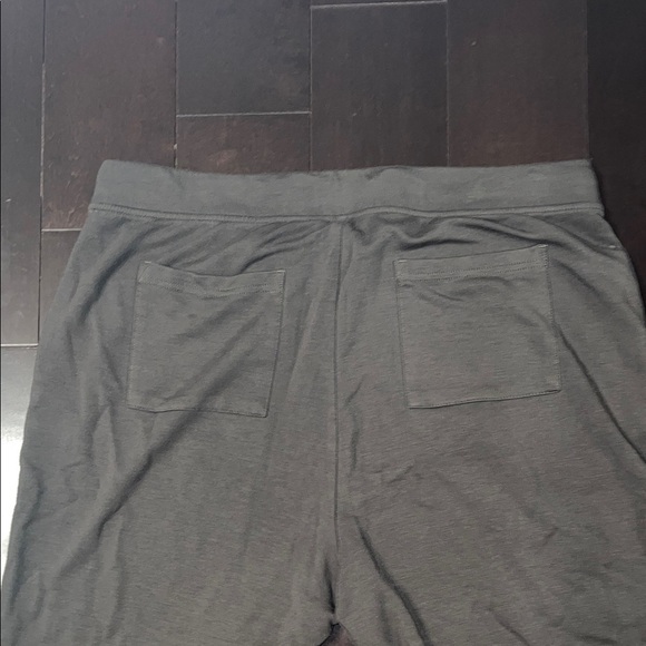 Lou & Grey size Large Woman’s camo color Jogger Pants - Picture 6 of 8